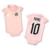 Kit Luxo Body Bebê Rosa Santos Menina – Saia, Tênis e Laço